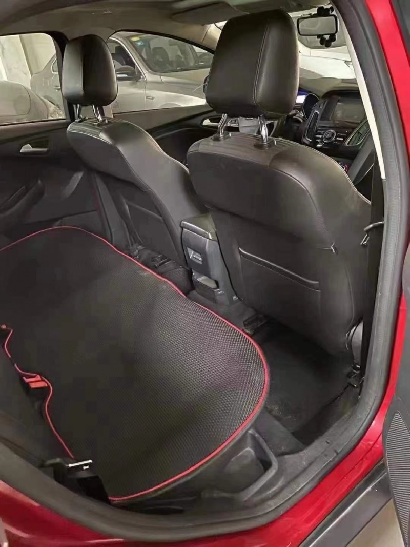 济宁15年福特福克斯5