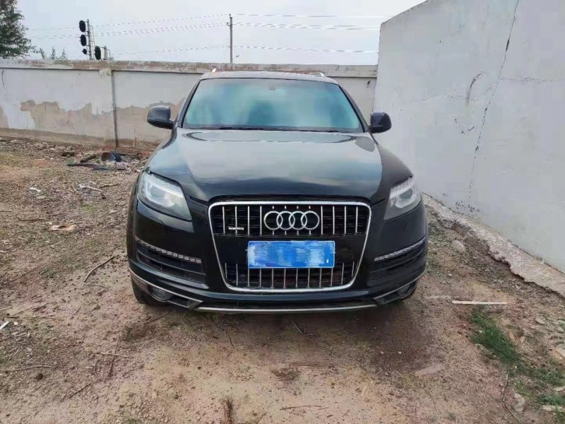 赤峰12年奧迪Q78