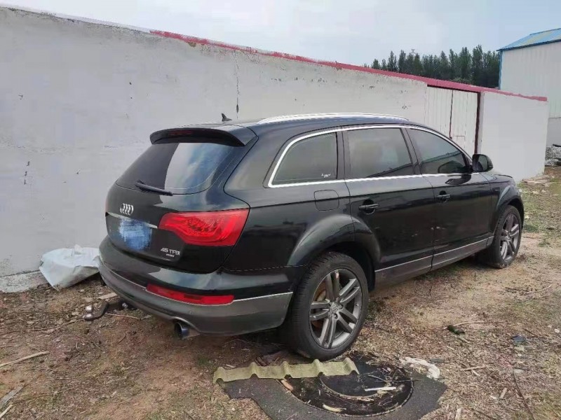 赤峰12年奧迪Q75