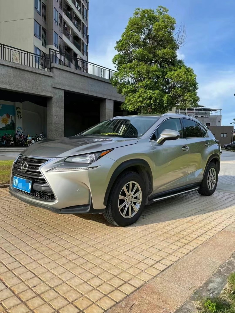 广州17年雷克萨斯NX2