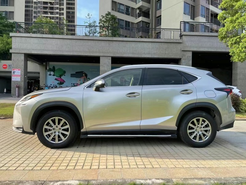 广州17年雷克萨斯NX3