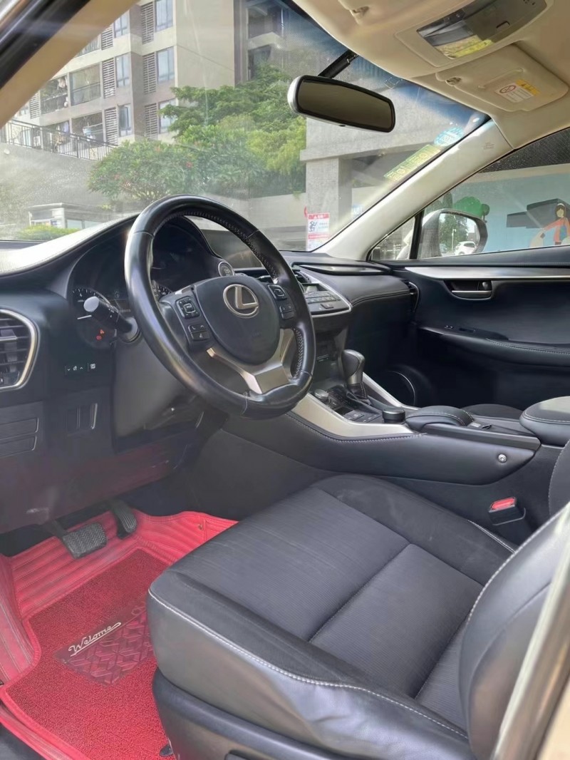 广州17年雷克萨斯NX4