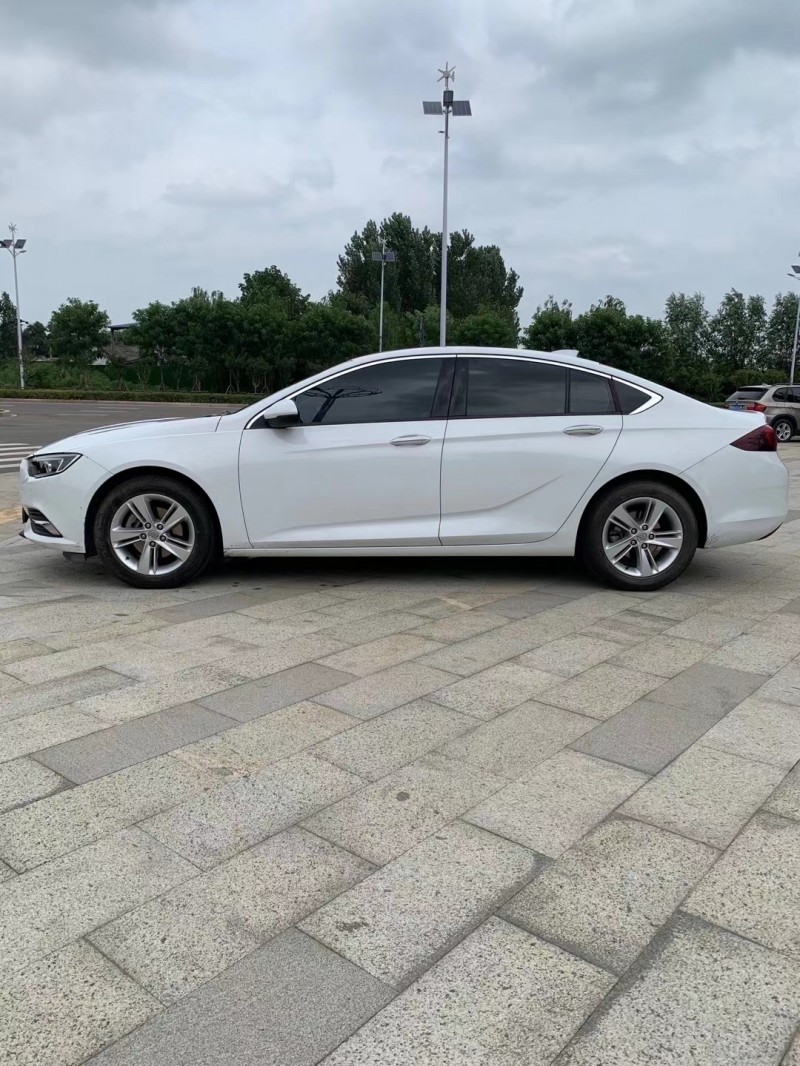 枣庄18年别克君威8