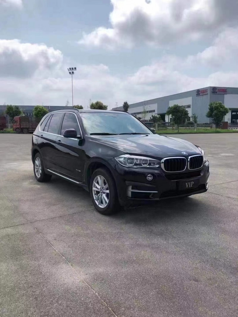 成都16年宝马X57