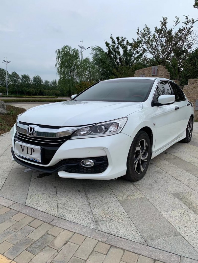 枣庄17年本田雅阁2