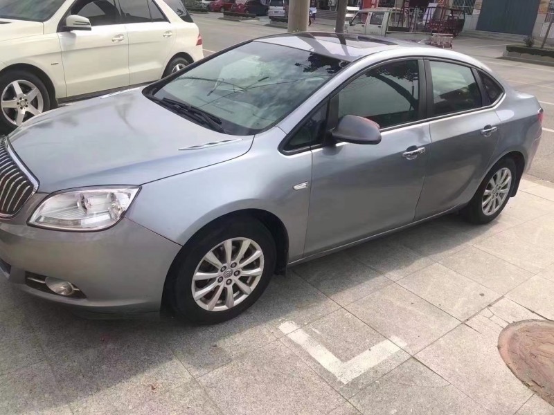 青岛11年别克英朗GT2