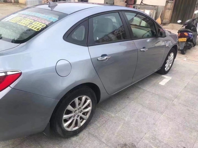 青岛11年别克英朗GT4