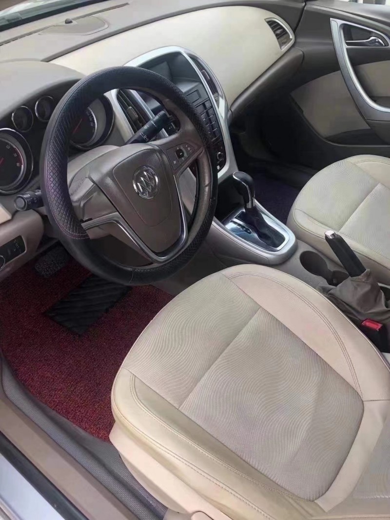 青岛11年别克英朗GT6