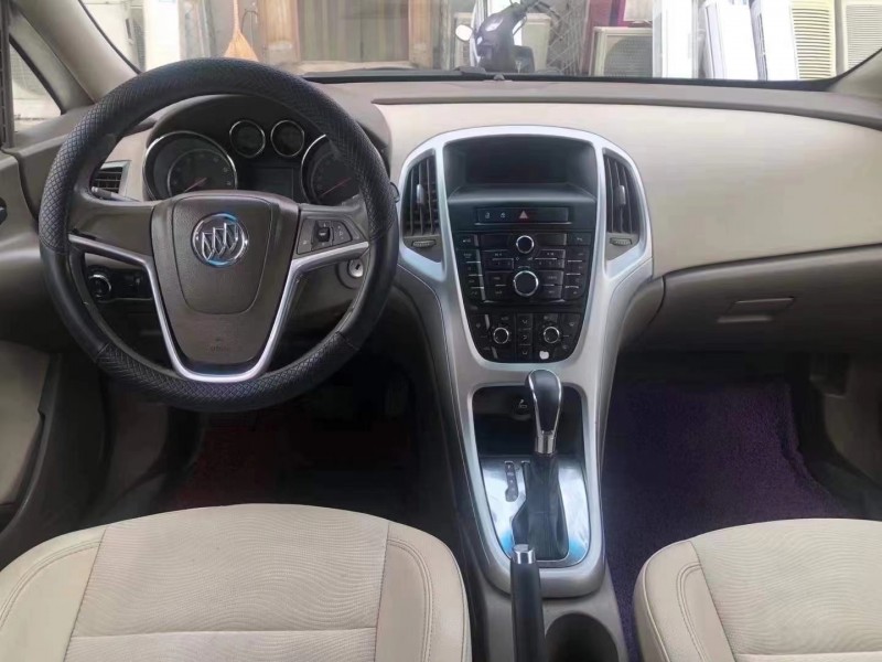 青岛11年别克英朗GT7