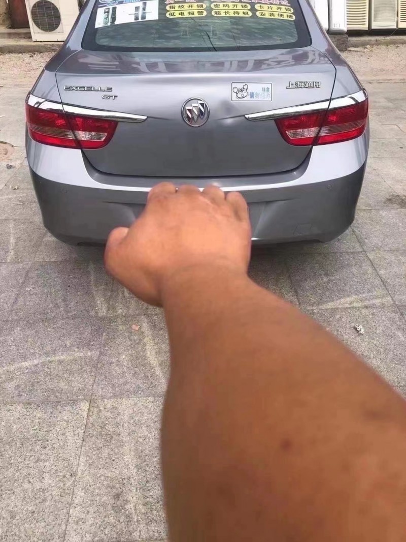 青岛11年别克英朗GT8