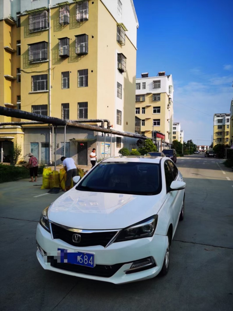 徐州17年长安汽车悦翔V72