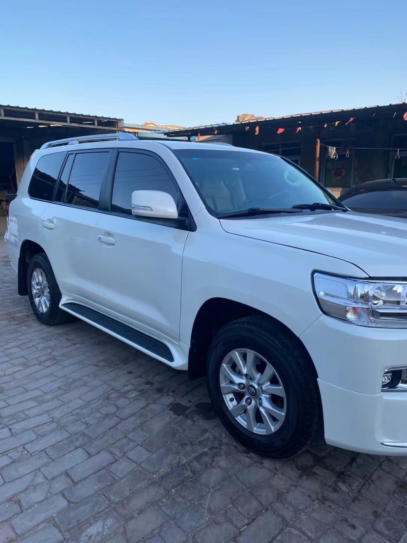 保定16年丰田兰德酷路泽5