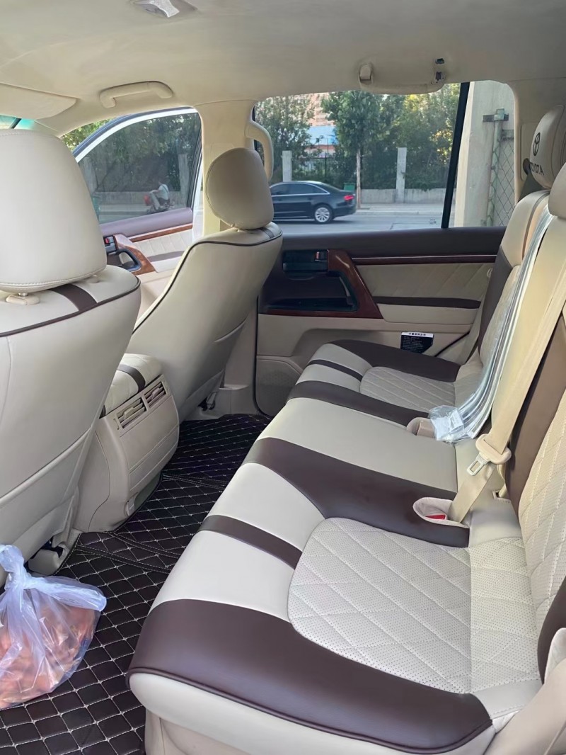 保定16年丰田兰德酷路泽2