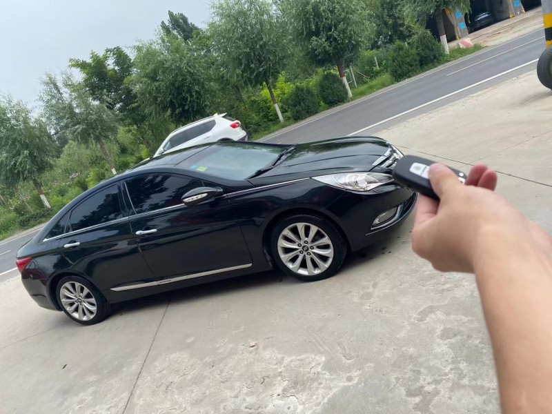 保定11年现代索纳塔八2