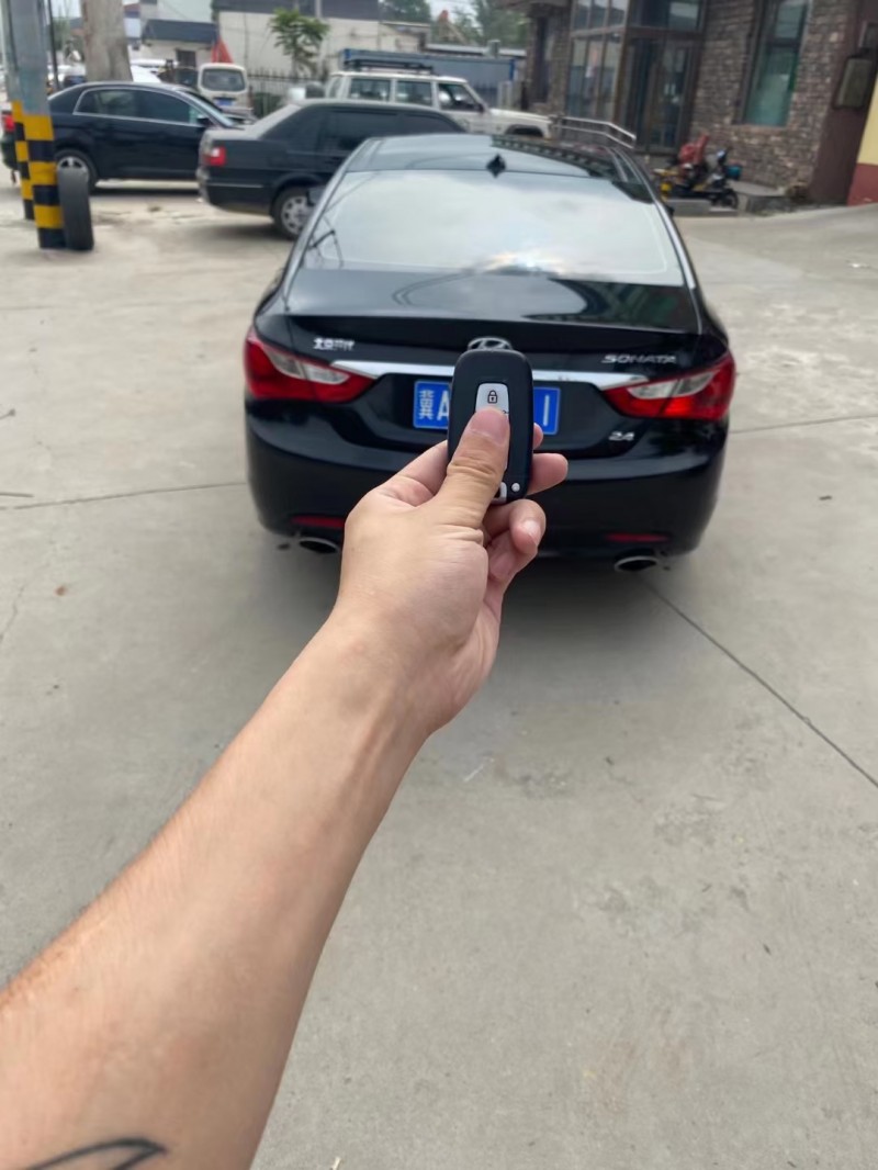 保定11年现代索纳塔八3