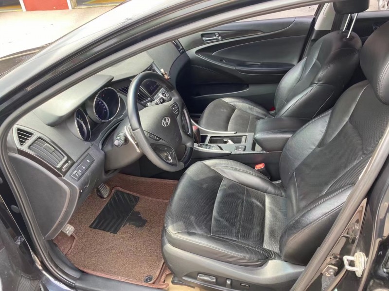 保定11年现代索纳塔八5