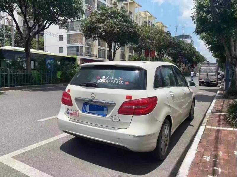 賀州13年奔馳B7