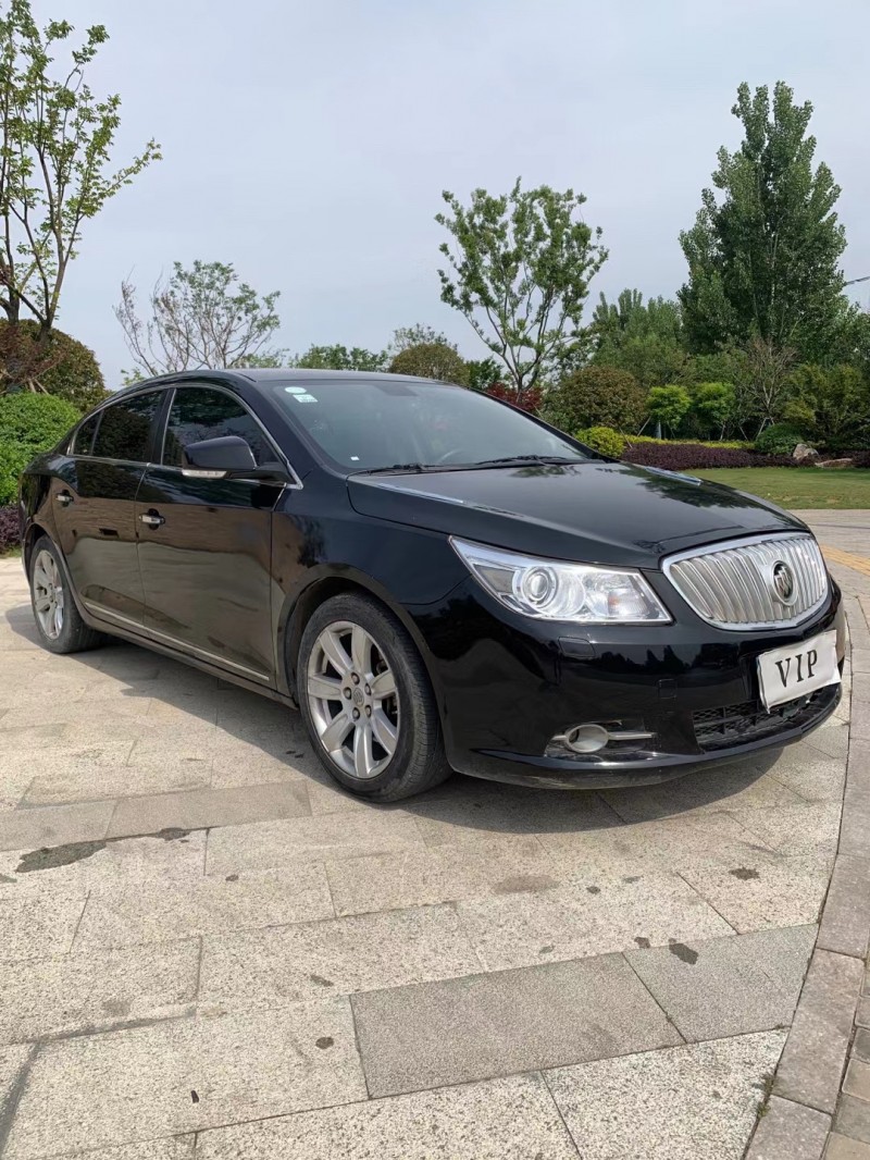 枣庄12年别克君越3