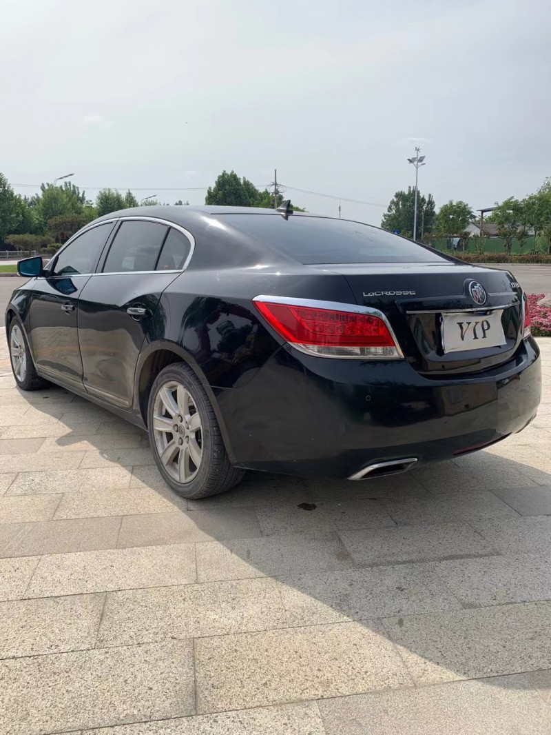 枣庄12年别克君越8