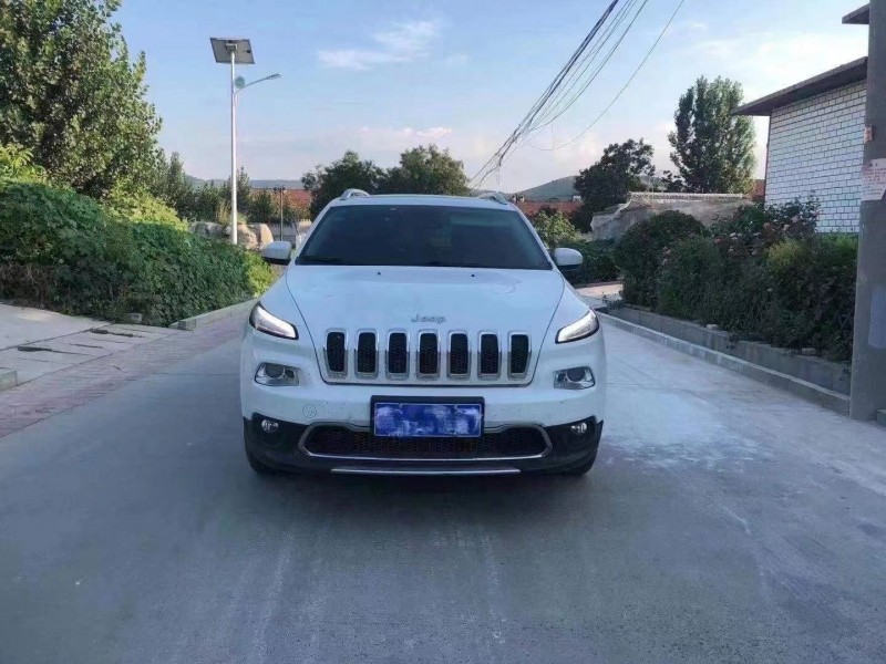 濱州17年Jeep自由光2