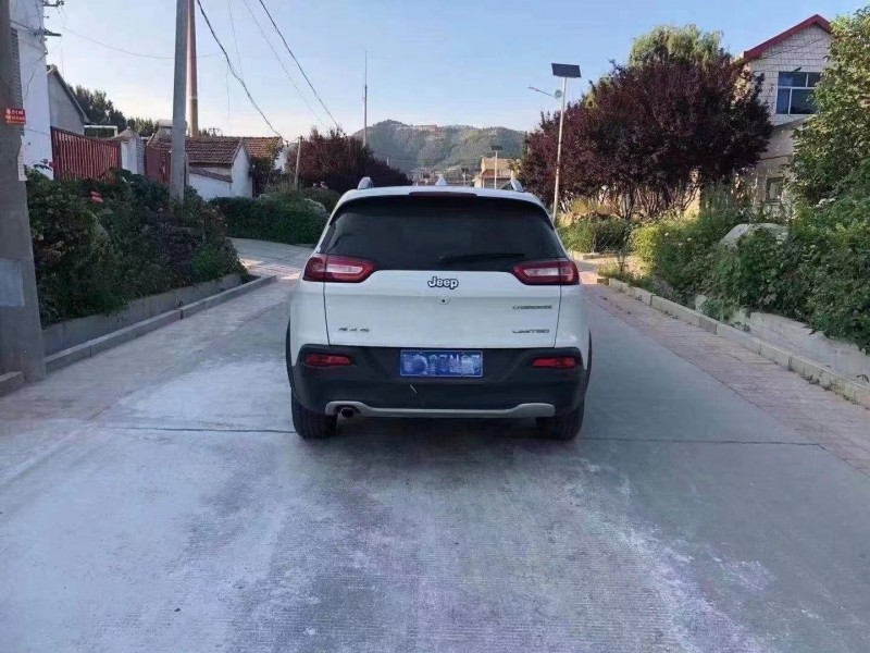 濱州17年Jeep自由光9