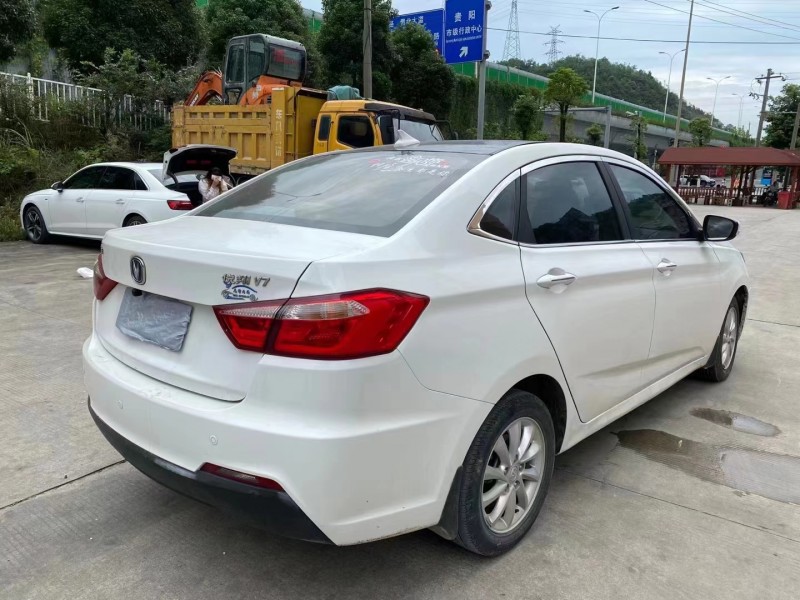 遵義17年長安汽車悅翔V76