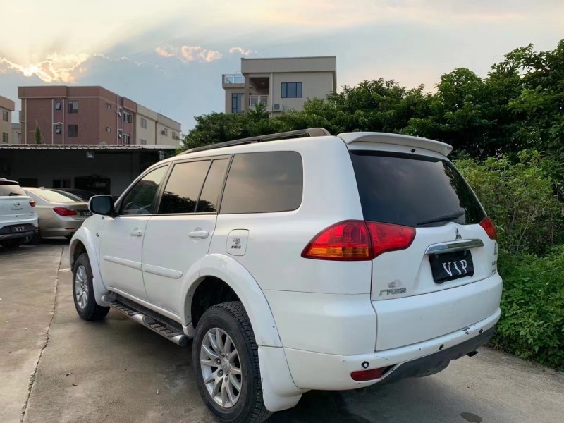 佛山14年三菱帕杰罗4