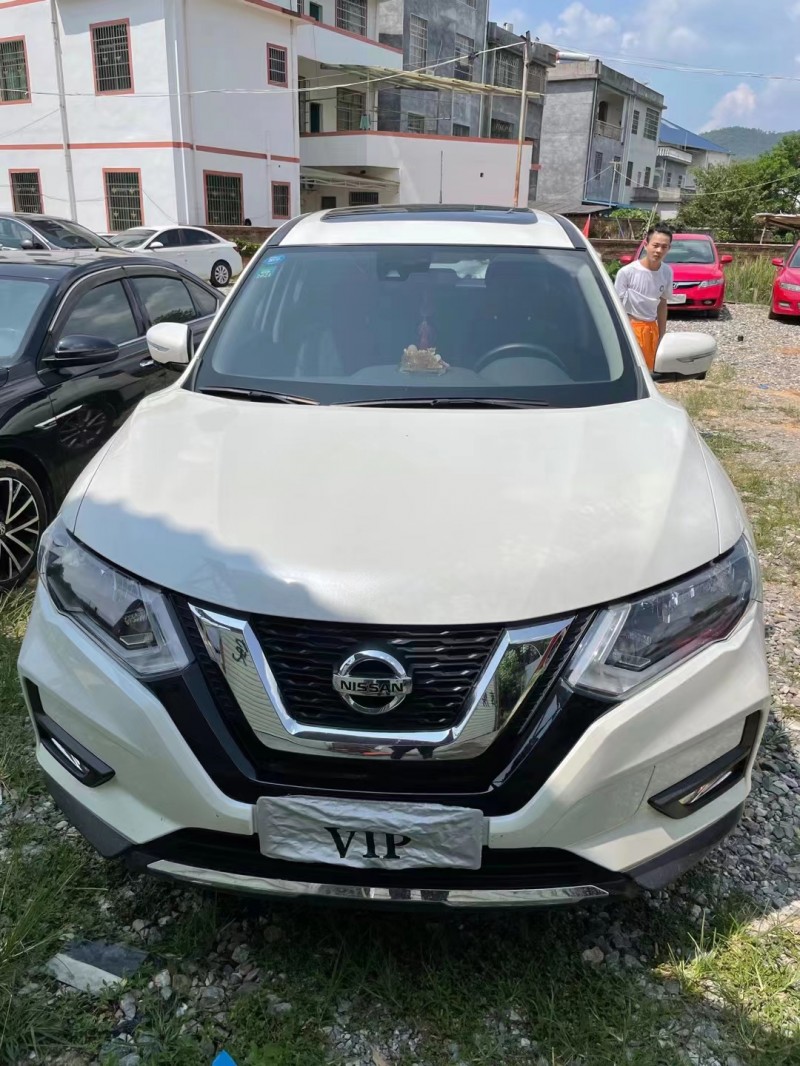 撫州19年日產奇駿1