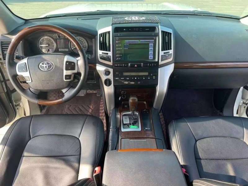 保定16年丰田兰德酷路泽4