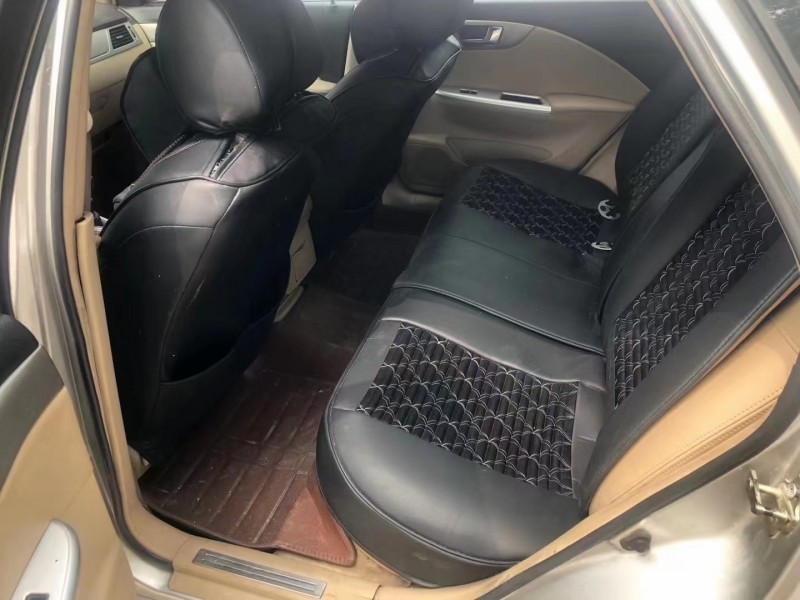 邢台12年别克凯越7