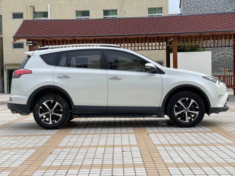 佛山17年丰田RAV46