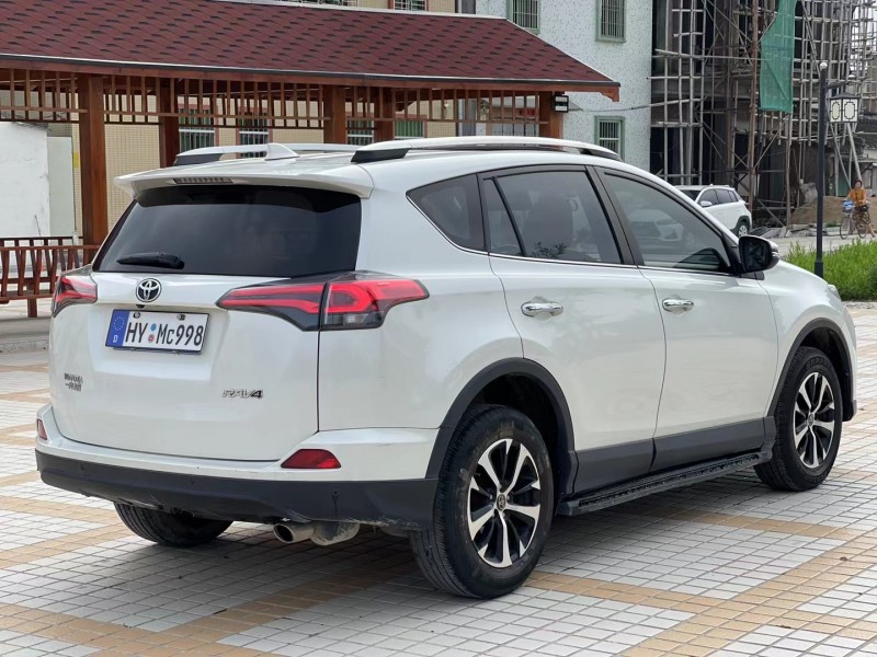 佛山17年丰田RAV49