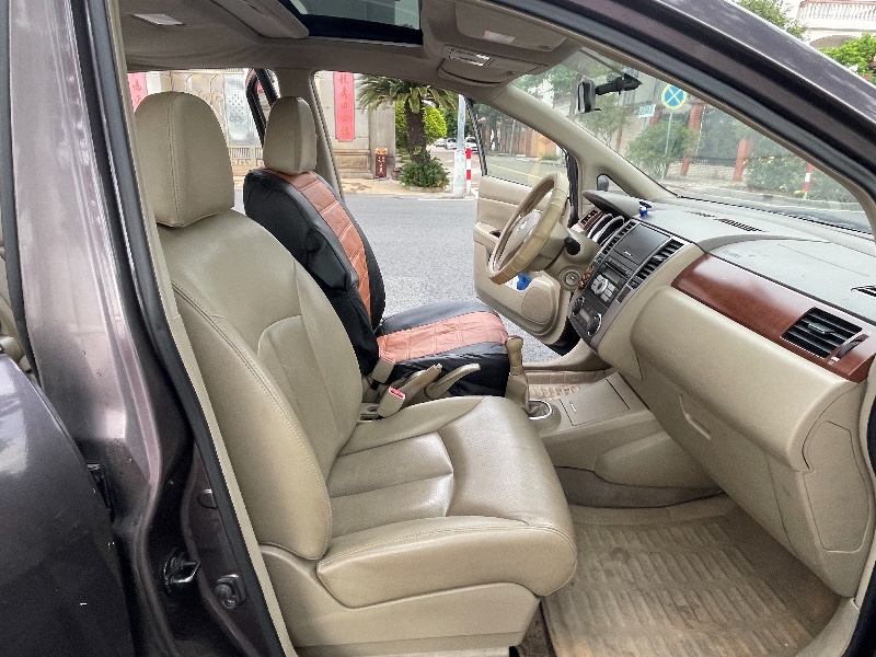 佛山09年日产颐达2