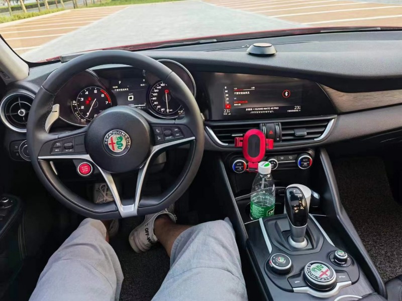 济宁19年阿尔法·罗密欧Stelvio5