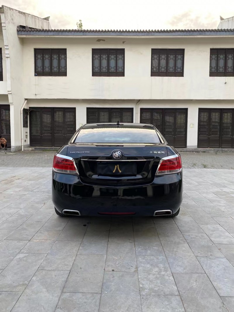 徐州12年别克君越8