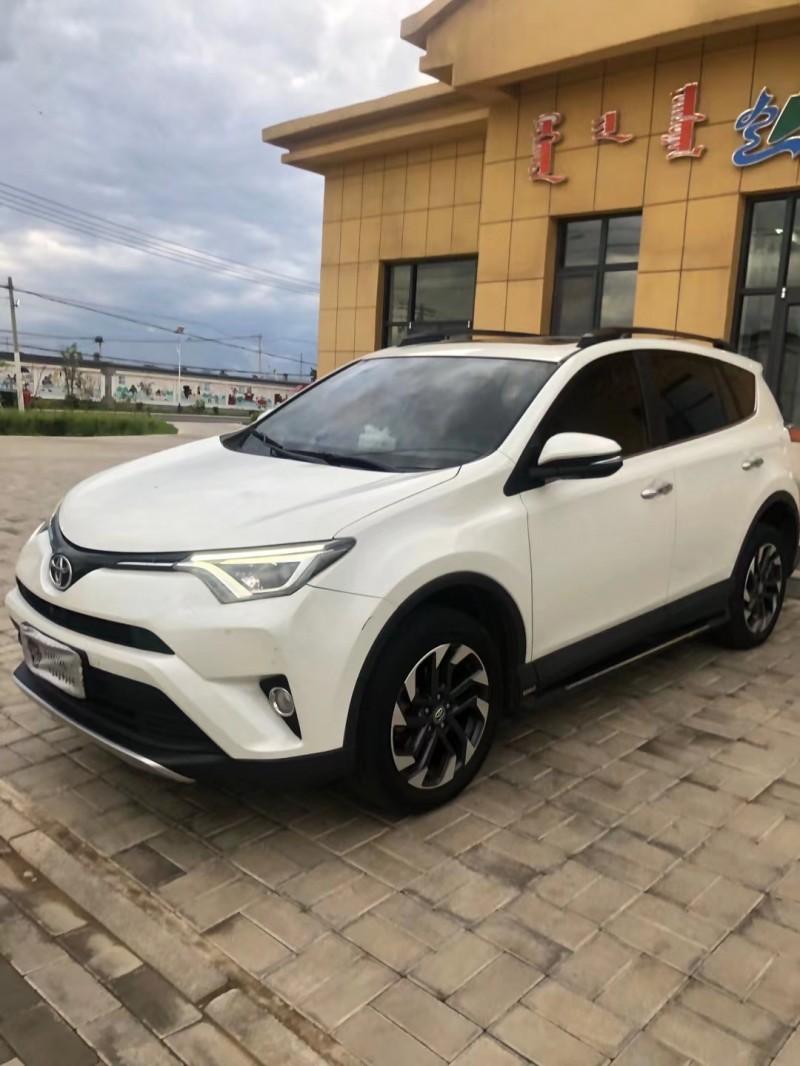 呼和浩特17年豐田RAV4榮放2
