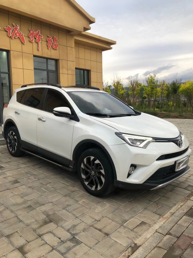 呼和浩特17年豐田RAV4榮放3