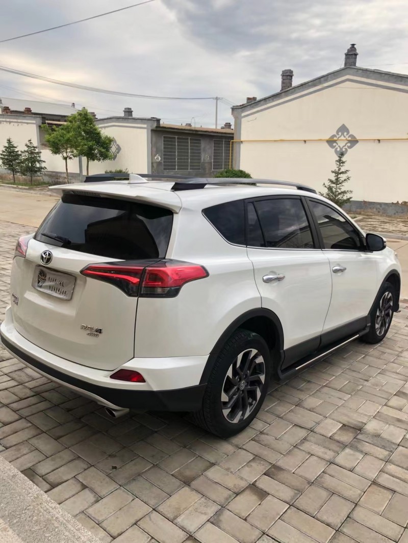 呼和浩特17年豐田RAV4榮放7