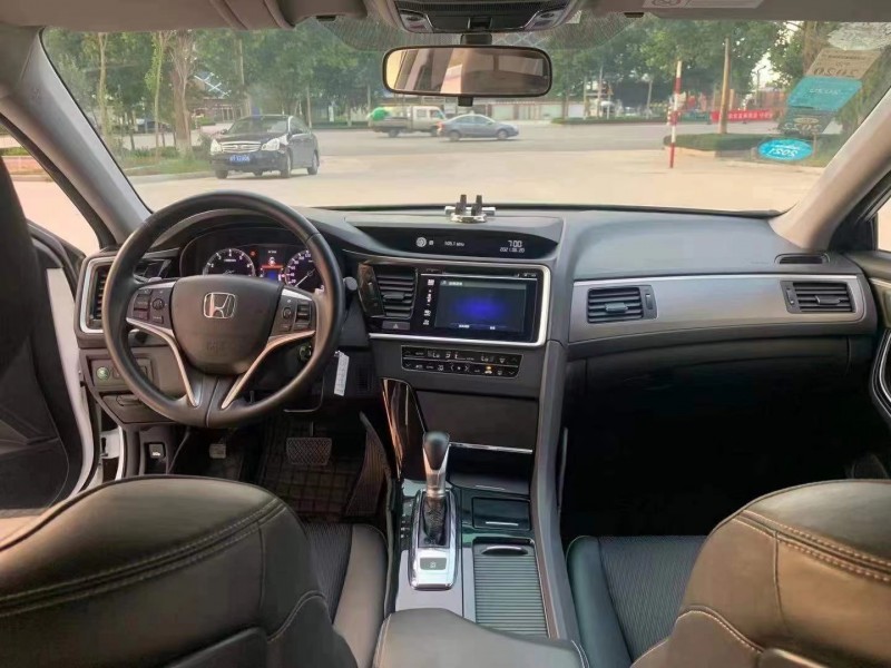 广州18年本田思铂睿4