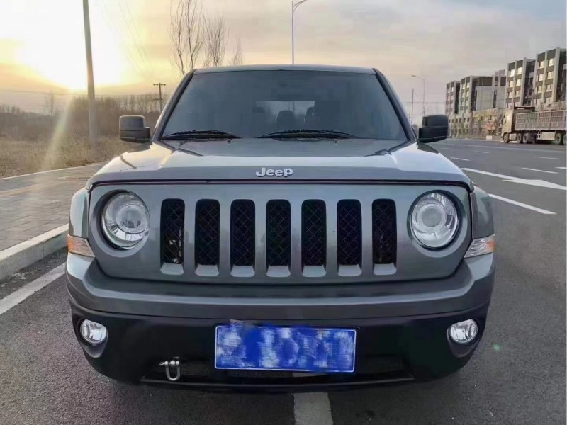 哈爾濱12年Jeep自由客1
