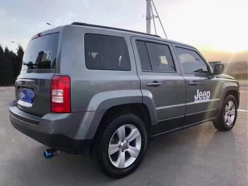哈爾濱12年Jeep自由客6