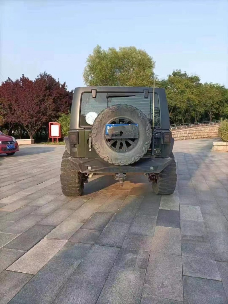 濟寧11年Jeep牧馬人9