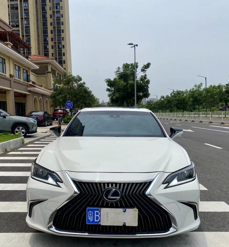 广州19年雷克萨斯ES1