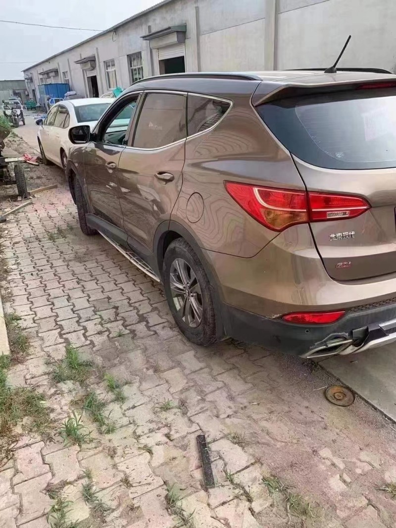 保定14年现代新胜达4