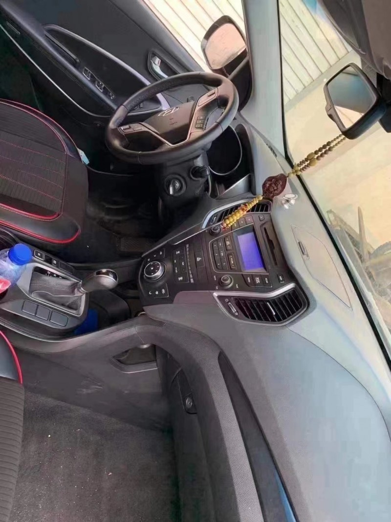 保定14年现代新胜达5