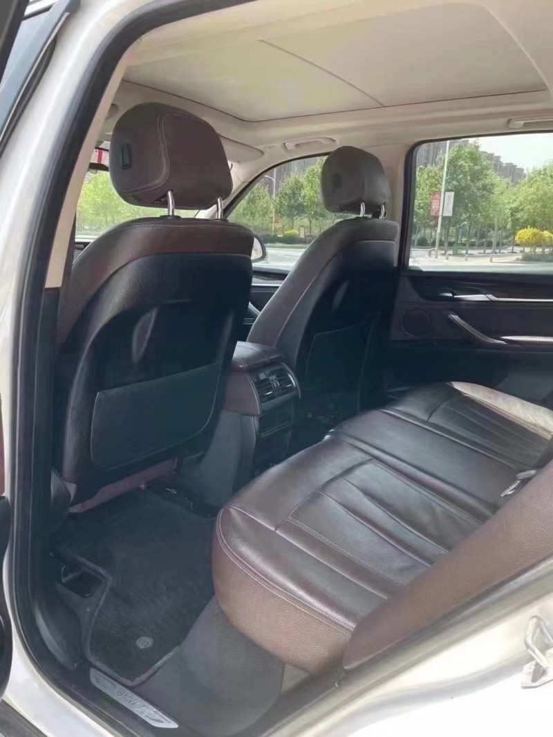 保定15年宝马X58