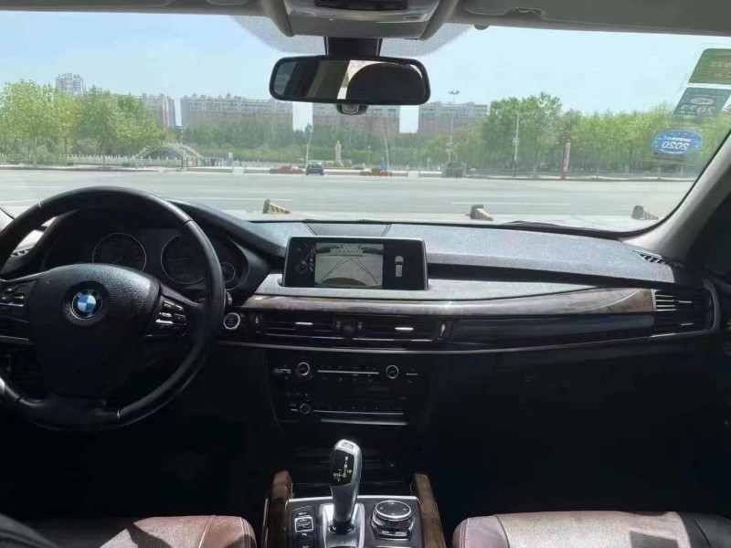 保定15年宝马X57