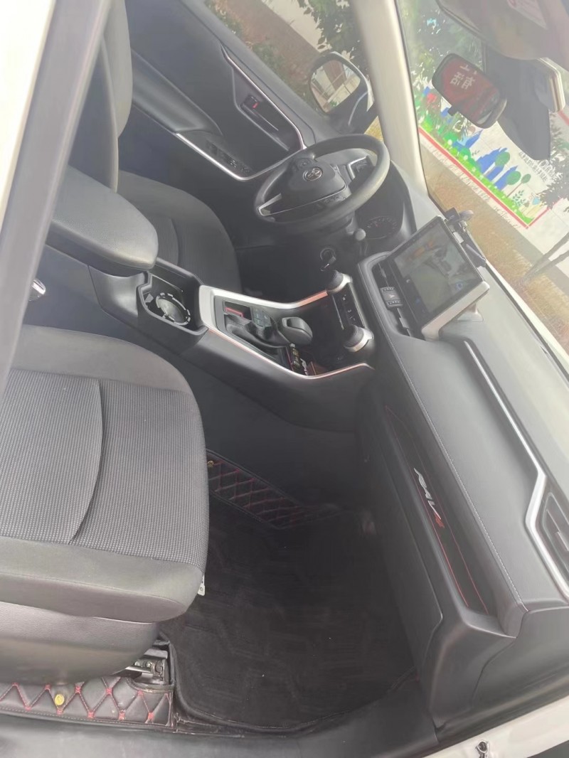 保定20年丰田RAV42