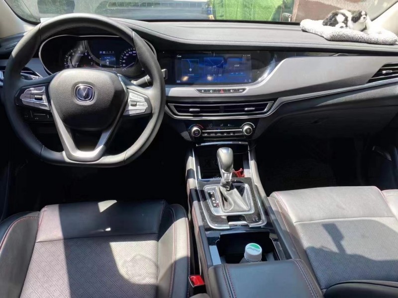 成都20年长安汽车逸动5