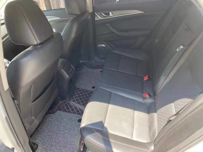 成都20年长安汽车逸动6